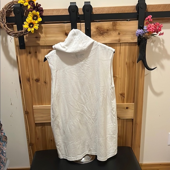 Elegant Cream Hooded Swim Coverup - Picture 5 of 7